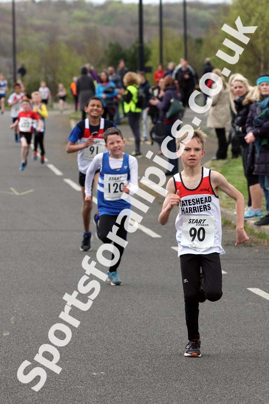 Boys and girls under-11s, Elswick Good Friday Road Races. Photo: David T. Hewitson/Sports for All Pics